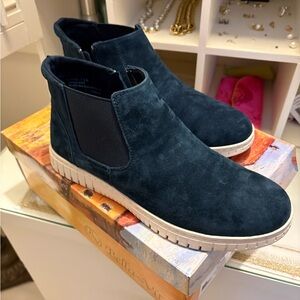 Bella Vita Navy Suede Sneakers